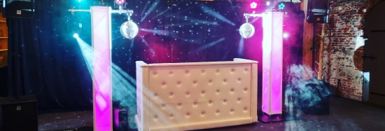 DJ Show Standaard Exclusief (Chesterfield Style DJ Booth)