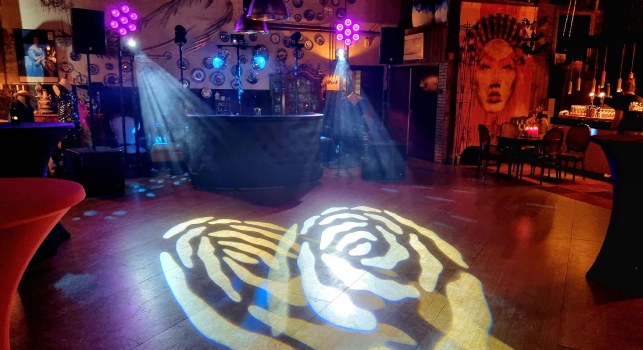 DJ Huren, Chesterfield DJ Booth Black Chique, Two Discjockeys Drive in Shows